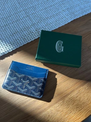 Korthållare Goy4rd  - Pris går diskuteras vid snabb affär 