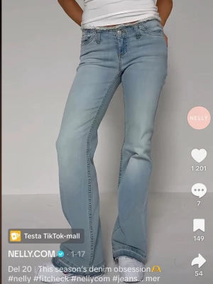 Lågmidjade bootcut jeans  - Säljer nu dessa som är så fina!! Helt nytt skick och säljer pågrund utav att d inte kommer till användning längre, skriv för fler frågor/bilder❤️