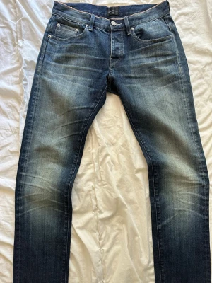 |SALVEGE|Acne studios  - Riktigt schyssta salvege jeans till salu! Feta fades och säljs till ett extremt bra pris! Storlek: 29 30