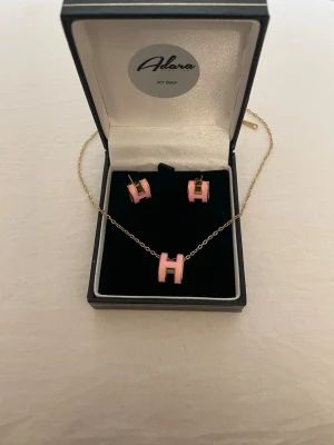 Rostfri smyckesset - Hög kvalitet rostfrittstål helt ny oanvänd, boxen på bilden ingår ej annan box ingår 🌸