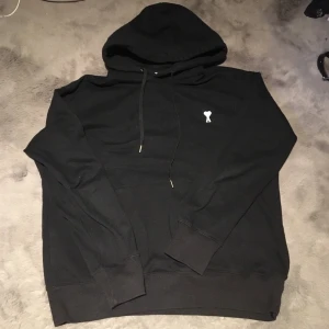 Svart hoodie  - Knappt använd bra skick