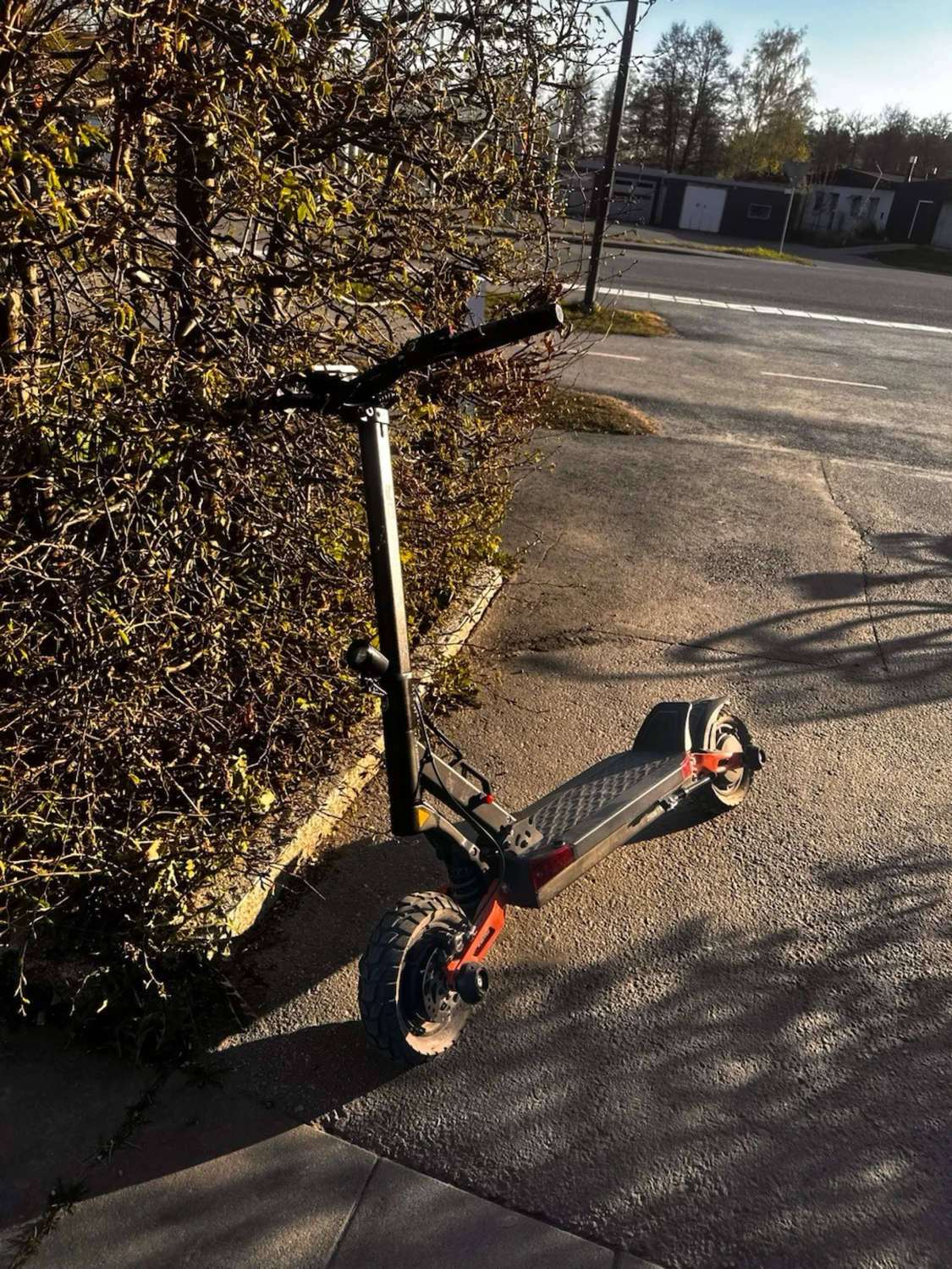 Svart el-scooter Joyor t10 - 2