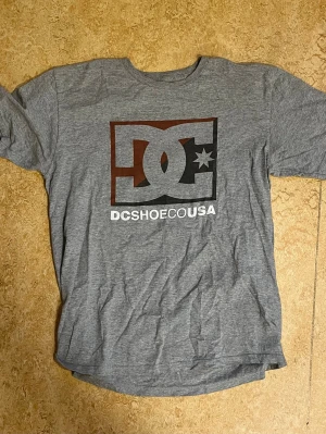 DC T-shirt  - Medium