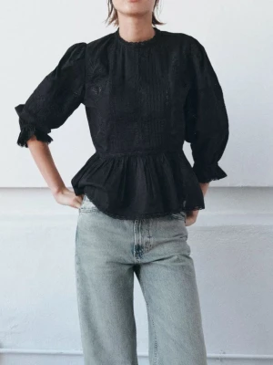 Zara blus - Säljer den super trendiga blus från Zara💕Helt slutsåld! Aldrig använd, prislappen sitter kvar💞