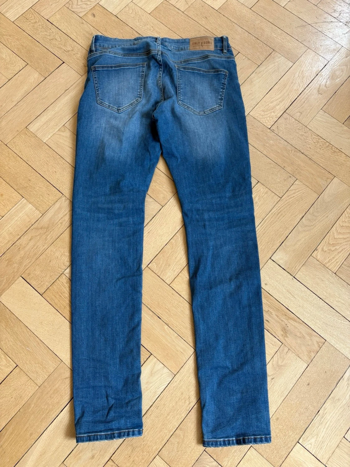 Blå slim fit jeans med slitningar - 2