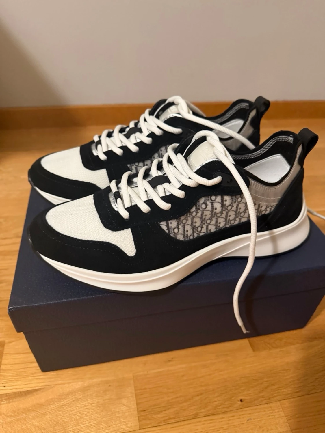 Dior B22 vita och svarta sneakers - 1