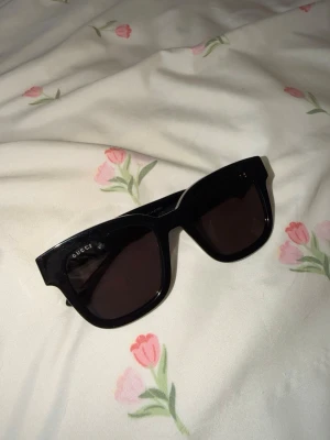 Gucci black sunglasses GG0998S - Äkta - i fint skick , fodral ingår ej.