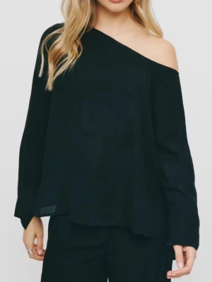 Svart blus - Svart Off shoulder blus 