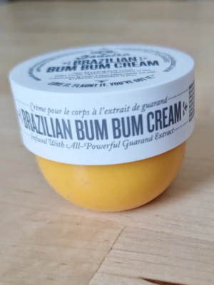 Brazilian Bum Bum Cream kroppskräm 25 ml - Krämen är berikad med guaranaextrakt och har en fräsch doft. Oanvänd, 25 ml