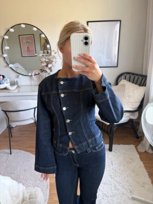 Jacka/Topp - Skit snygg jacka som från Gina som är lika snygg att ha som topp! ❣️❣️