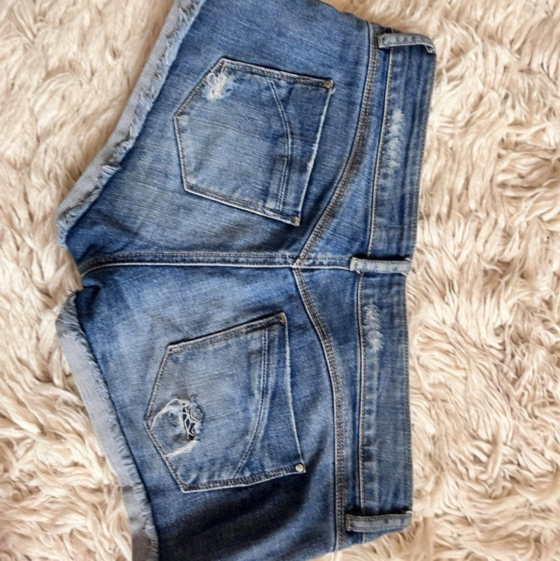 Q9 Mörkblå superlågmidjade jeansshorts - 4