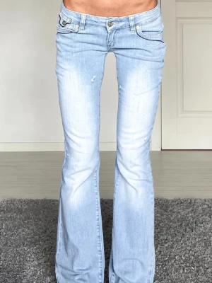 Era jeans  - Finns i midjemått 34,36,38 , skriv vid köp 💗💗 