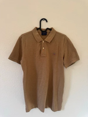 Beige pikétröja från Gant - Använd 2 gånger, storlek S