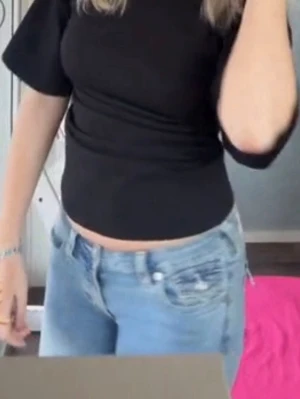 Ljusblå jeans från true religion  - Säljer nu mina true religion jeans i storlek 27 vilket ska motsvara 36 enligt Google. Säljs pga att jag inte använder dom så ofta längre och de förtjänar ett nytt hem.