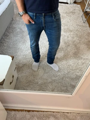Replay anbass jeans  - Replay Jeans | skick 9/10 | Storlek 32/32 | Pris - 499kr | Modellen är ca 180cm lång | Hör av dig vid minsta fråga eller fundering!!