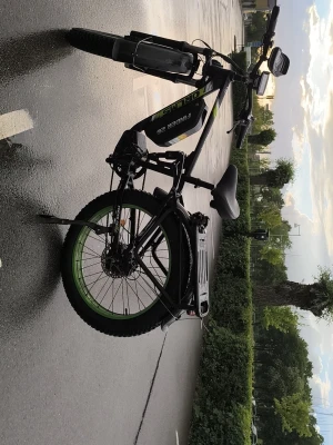 Elcykel 3000W - ORLMS V3 säljes – kraftfull dual motor elcykel.  Säljer min ORLMS V3 i väldigt bra skick. Väldigt stark och rolig elcykel med dual motor och mycket kraft. Perfekt för   både stadskörning och grus/snö.        Specifikationer: • Dual motor (~3000W peak) • Gashandtag/throttle • Fram + bakfjädring • Upp till 60-70km/h • 100km+ räckvidd extrem stark batteri 52v 25ah  • Tuta och tändningslås/nyckel • Fat tires • Stark acceleration och bra drag i backar • Batteri, laddare, nycklar, lås och kvitto ingår
