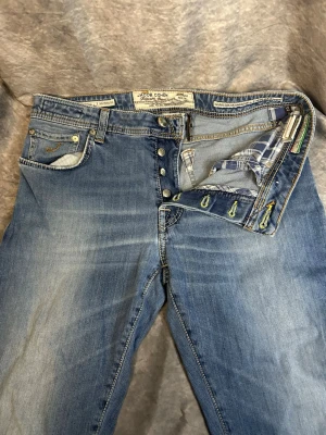 Jacob Cohen 688 comfort jeans - Mycket fint skick | Size 34 | fraktar inom 24 timmar | för att köpa klicka ”köp nu” | vid frågor eller funderingar är det bara att skicka ett meddelande | följare får bättre rabatter🙌