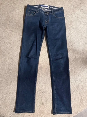 Jacob cohen jeans  - Tjena säljer nu dessa Jacob Cohen jeans i storlek 31. Jeans är i mycket bra skick! Modellen är Nick (slim fit). Hör av er vid fler frågor och funderingar!