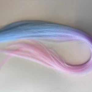 Löshår med snodd - Köp gäller 1st hårtofs, bildnr 1! Jätte mjukt easy braid, löshår med snodd. Helt ny. Inköpt i Tjeckien:) Finns i många olika färger. Kan även blandas efter önskemål:)