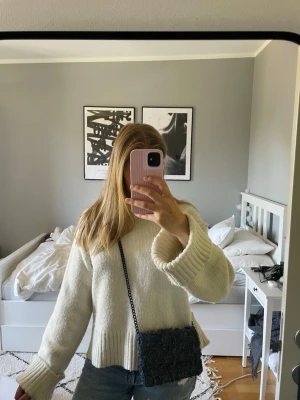 Beck Söndergaard väska - Helt ny super fin väska ifrån Beck Söndergaard i denim mönster 🤍Perfekt storlek, får plats med telefon, nycklar. 