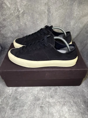 Tom Ford skor  - Tom Ford skor | size: 42 | skick: 9,5/10 | bara skorna ingår | tveka inte på höra av dig! | mvh MD Closet 🫡