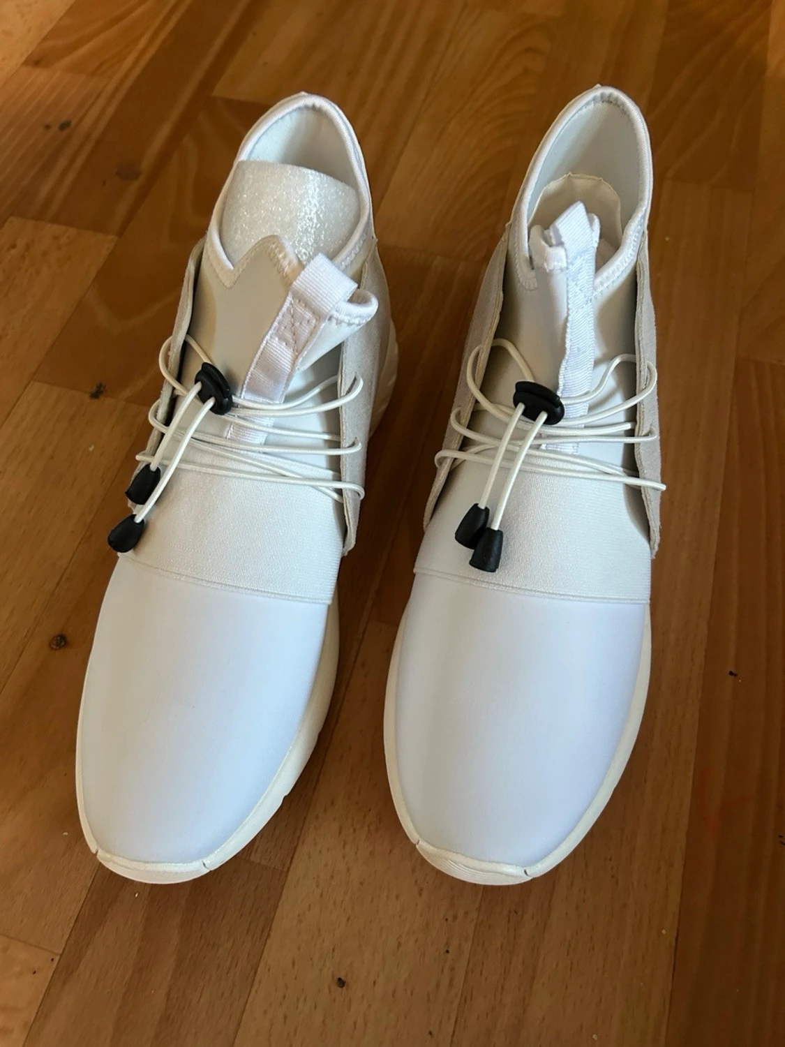 Vita sneakers med elastisk snörning - 1