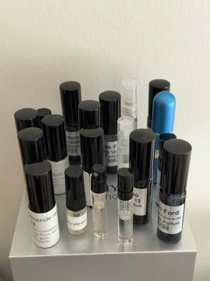 Massor av Parfum prover!  - Säljer av alla mina Parfum tester jag köpt samt fått. 5/10ml flaskor vissa bara testade andra inte. Finns dem flesta märken. Skriv gärna o kolla om jag har just det du söker innan. 