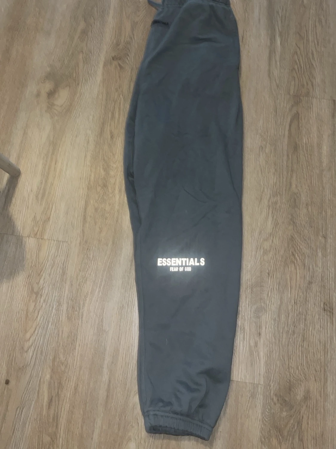 Gråa Essentials mjukisbyxor