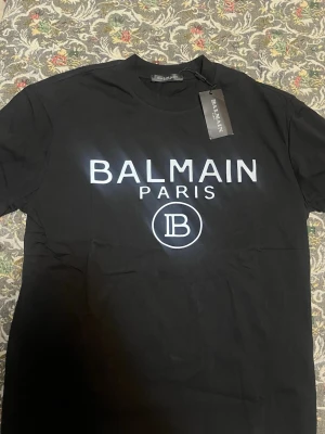 Balmain t shirt  - Helt ny 