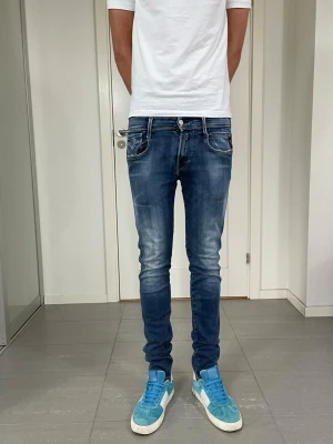 Replay Anbass Hyperflex Jeans - Replay Anbass Hyperflex Jeans, W30 o L32, mått ca 36,5 o 102 cm. skriv för fler bilder/frågor🙌🏼