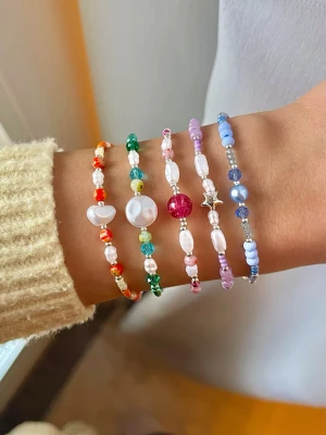 Pearl bracelets - ✨ 5 Handmade beaded bracelets ✨ Each bracelet is carefully handmade, making every piece unique. They are stretchy comfortable, and durable, designed to fit all wrist sizes perfectly. 💚  I offer bundle discounts if you buy multiple items. Check out my profile for more bracelet kits and designs available!  Perfect as a gift or to treat yourself 💫