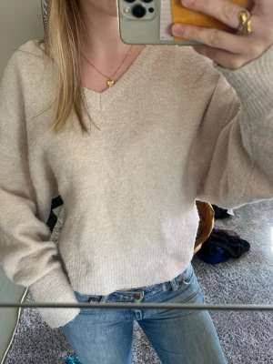 Stickad tröja - Stickad tröja från bikbok i wool blend. Fint skick!