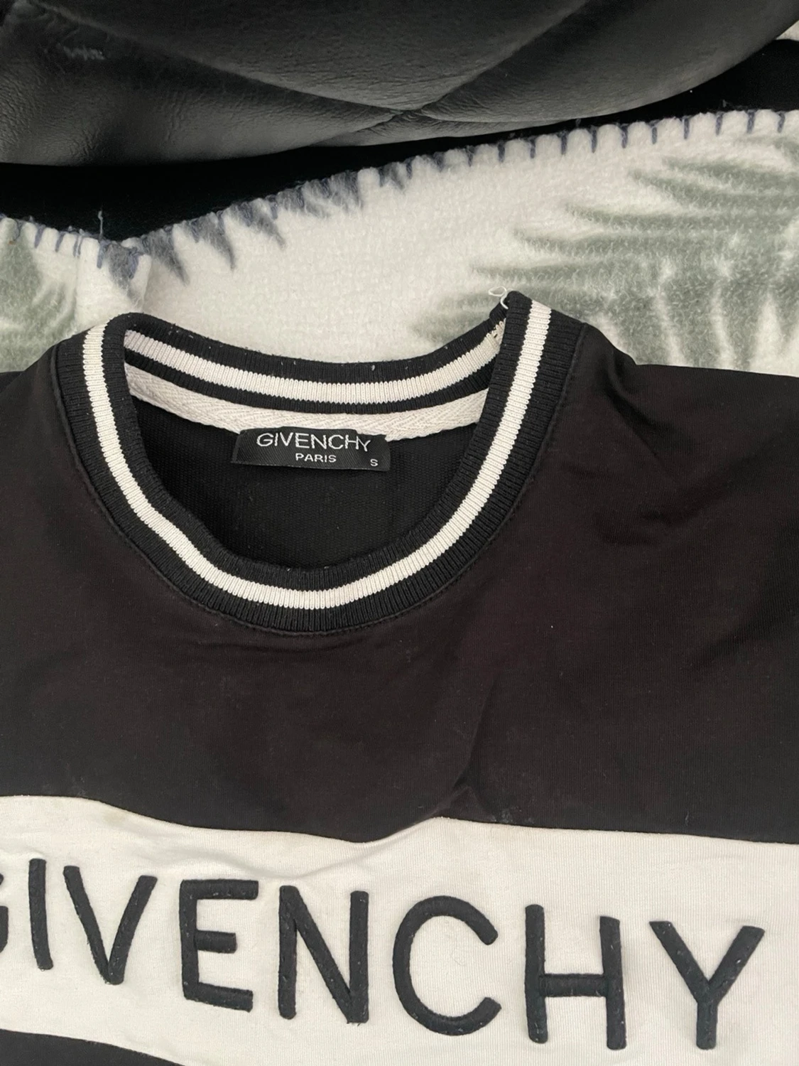 Svartvit sweatshirt från Givenchy