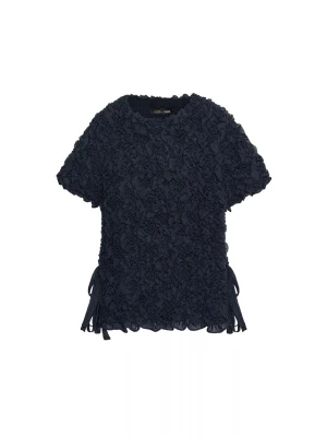 Mörkblå blus med spets och knyt - Säljer en mörkblå topp från Zara med korta ärmar. Blusen har knytband på sidorna och en rund halsringning💓Knappt använd!