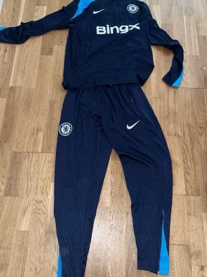 Chelsea tracksuit  - Säljer en fin Chelsea tracksuit i storlek M pris kan diskuteras 