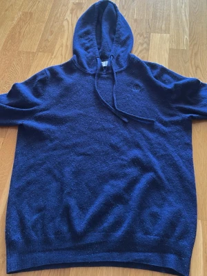 Cashmere hoodie från bvaldi - Kom dm för frågor. Den enda skadan finns på sista bilden👍🏻