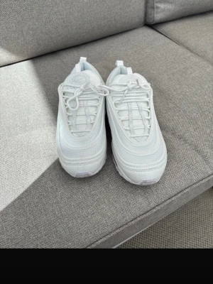 Nike air Max 97 - Ett par helt nya Nike air Max 97:or i storlek 40. Använda en gång. Säljer för att de inte passade min fot. Shoeboxen följer med. Pris kan diskuteras vid snabb affär!