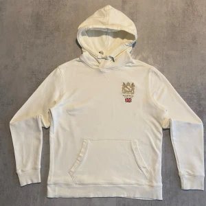 Vit Morris tröja  - Jag Säljer en fet tröja från Morris| skicket på tröjan är bra 8/10  | storlek M| ny pris 2000: mitt pris är 499 | skriv vid frågor och funderingar  