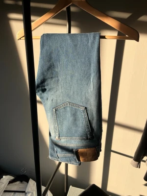 Acne Studios jeans  - Riktigt snygga Acne studios jeans 👖 De är i nyskick med inga defekter 🤩 Storlek 32/32. 