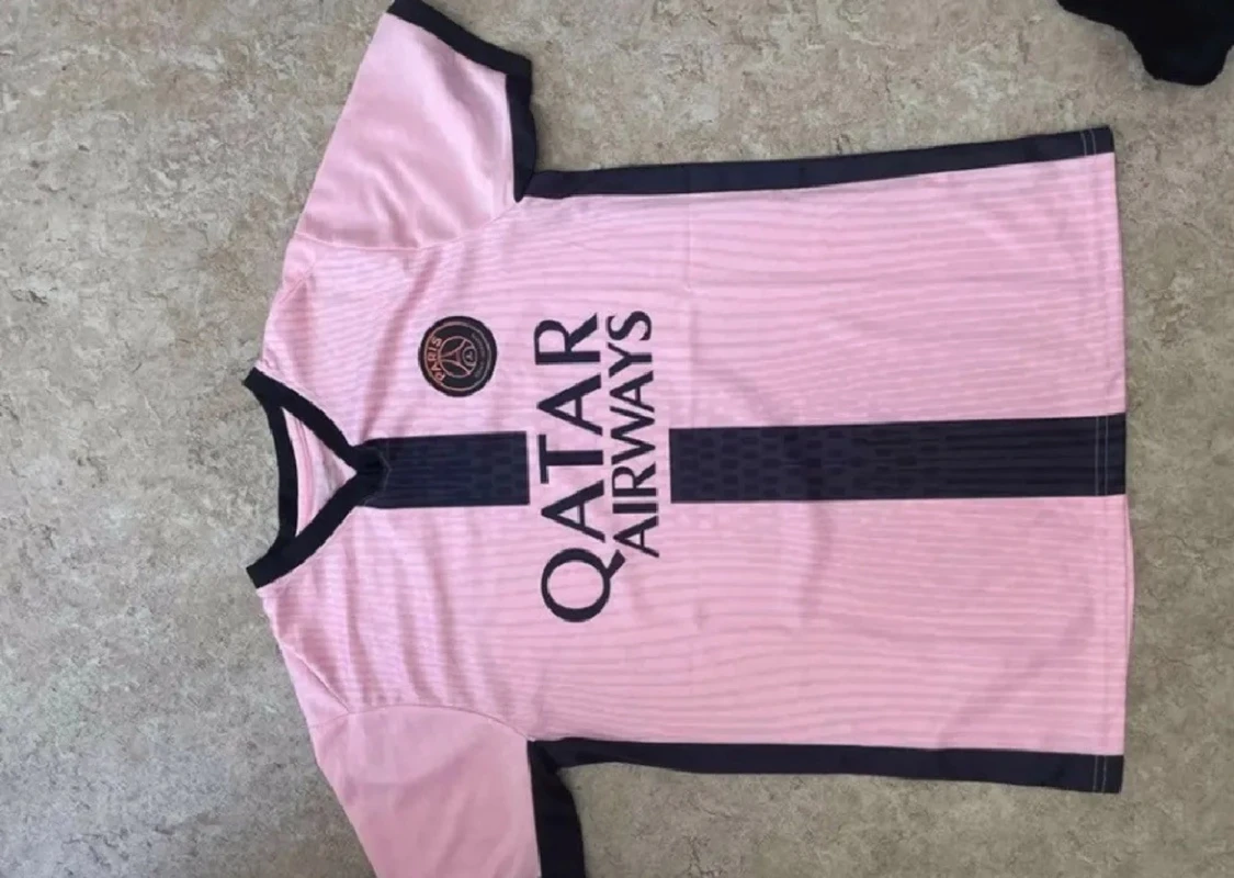 Rosa PSG matchtröja med svarta detaljer