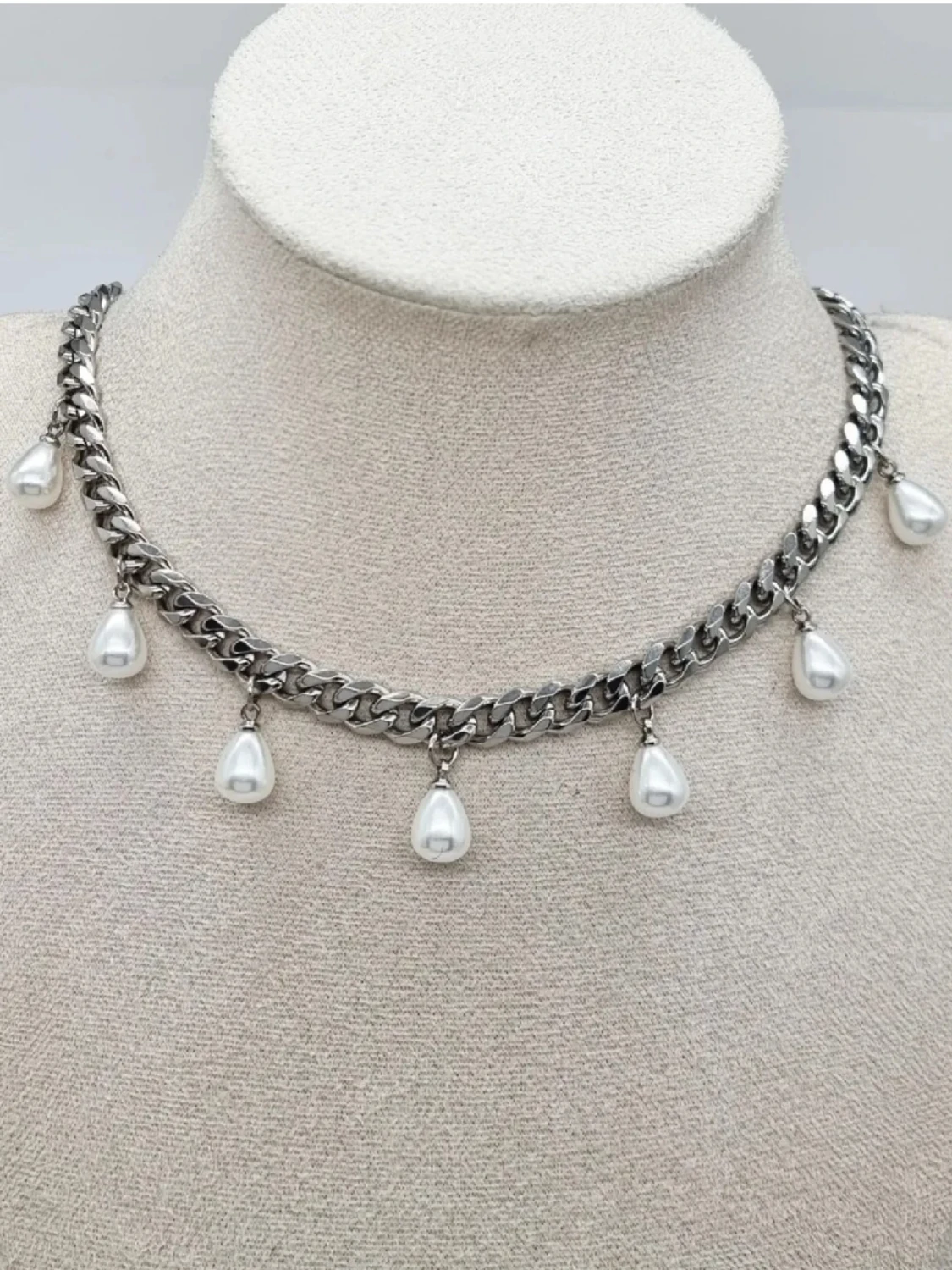 Handgjort halsband med pärlor  - 1