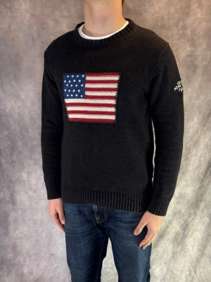 Gant USA flagga tröja - Stl M  - RIKTIGT FET TRÖJA FRÅN GANT! Mycket bra skick: 9/10, utan defekter! | Stl: M, Modellen är 175cm och väger ca 77kg | Hör av dig vid frågor // Galgen 🫡