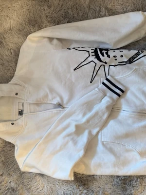 Vit hoodie från your local dealer  med tryck - Warm och bekväm  storlek xl