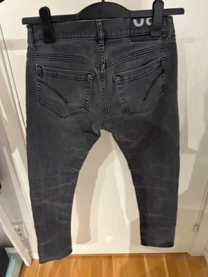 Dondup jeans - Säljer dessa riktigt feta dondup jeans | Modell: George | Storlek 30 | Mycket bra skick | Trendigaste jeansen marknaden | Skriv vid minsta fråga eller fundering 🤝