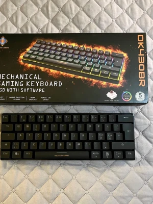 Mechanical deltaco Gaming keyboard DK430BR - Deltaco DK430BR tangentbord för gaming . Anpassningsbar RGB-belysning. Bruna switches🟫. USB-C anslutning. (Kommer utan USB-kabel)    Säljer för 300kr             