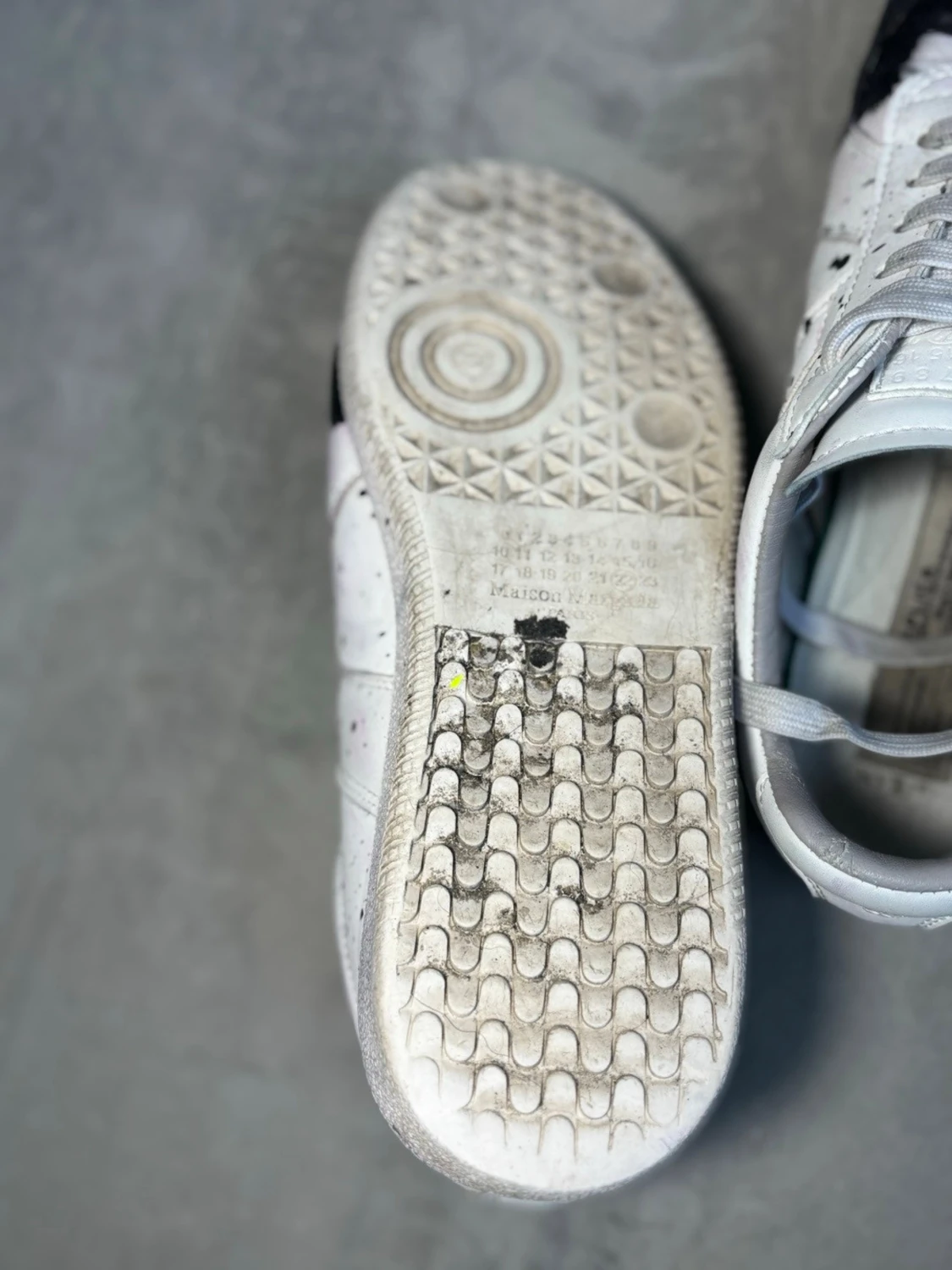 Maison Margiela svartvita sneakers - 4