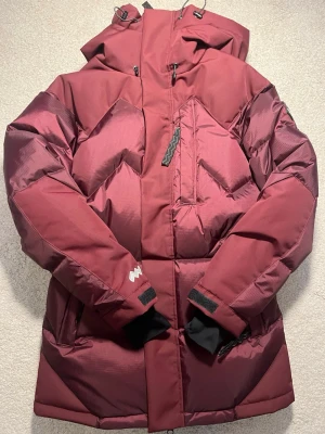 Mountain Works Jacka - Säljer min mammas gamla jacka. Är i nyskick och har inte använt så mycket. Kom privat för fler frågor💕