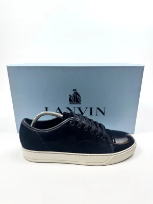 Lanvin captoe sneakers  - Lanvin cap toe dbb1. Storlek UK6 / 40. Box ingår. 100% autentiska. 9,5/10 skic. Nypris ca 5200kr.