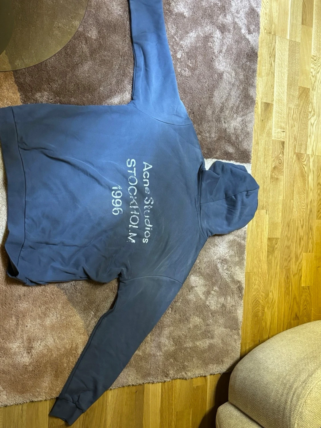 Blå hoodie från Acne Studios