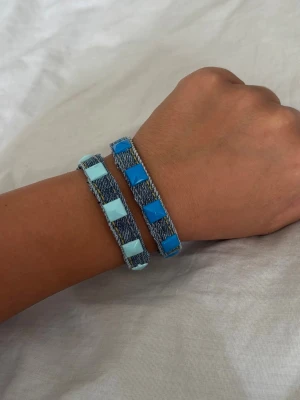 Nit armband  - Finns rosa med 